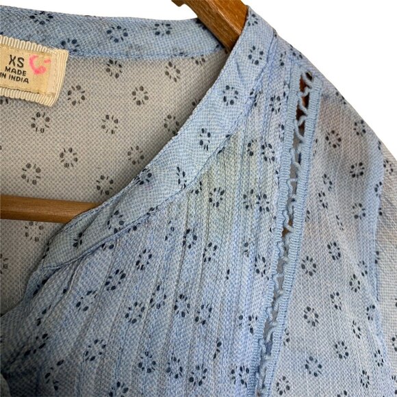 Abercrombie & Fitch Blouse Blue Sheer Mini Floral Print Shirt Womens Size XSmall - Picture 3 of 6